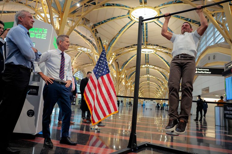 Sean Duffy & RFK Jr. Hold Struggle Pull-Up Contest In Airport