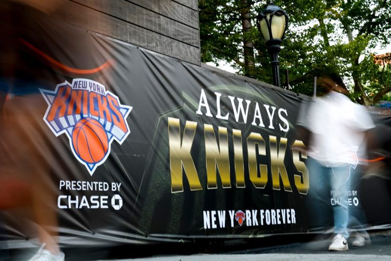 New York Knicks Fans Beat 17-Year-Old Spurs fan Into Coma