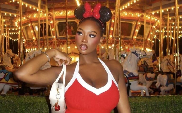 Mirror Mesmerizers Who Stunned At Disney Parks, Vol. 2