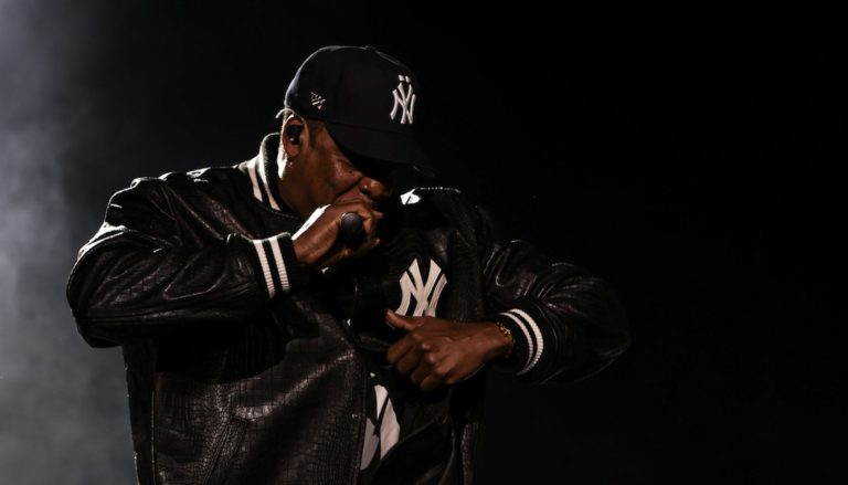 Jay-Z Debuts ‘JAŸ-Z30’ With Beyoncé, Blue Ivy & New Haircut