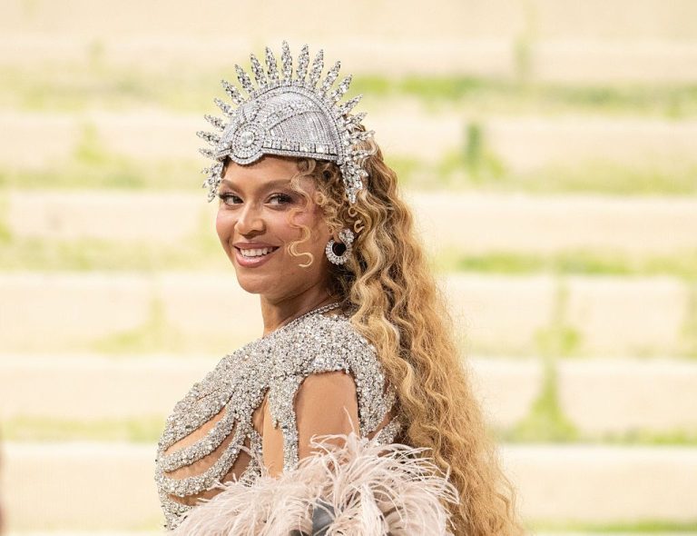 Beyoncé Rocks Crystal Timberland Boots At Yankee Stadium