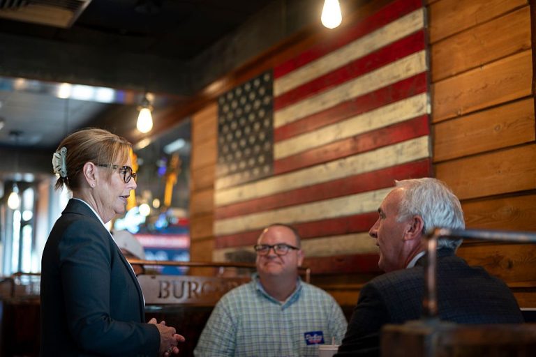 Lindsey Graham’s Sister Fails To Cover Up Debate Glitch