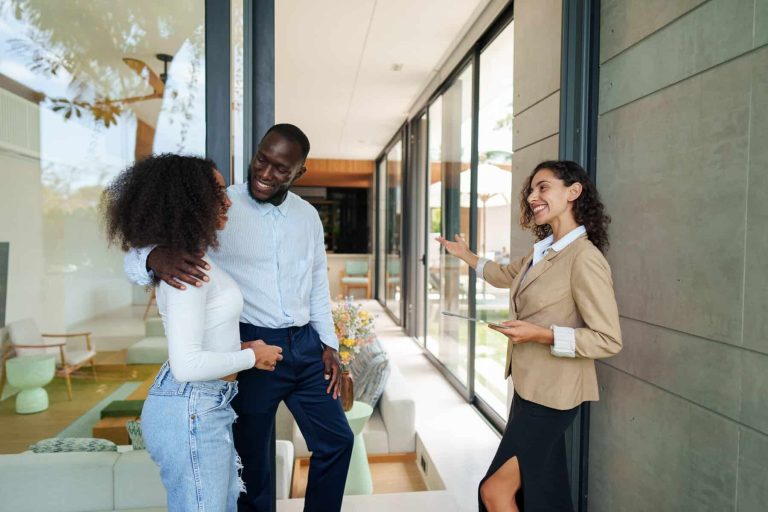 Virtual Tour vs. In-Person Showing: What to Know